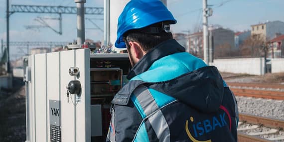 Yapay Zeka Artık İnsanlara İş Veriyor mu? Yeni İş Piyasası Doğuyor